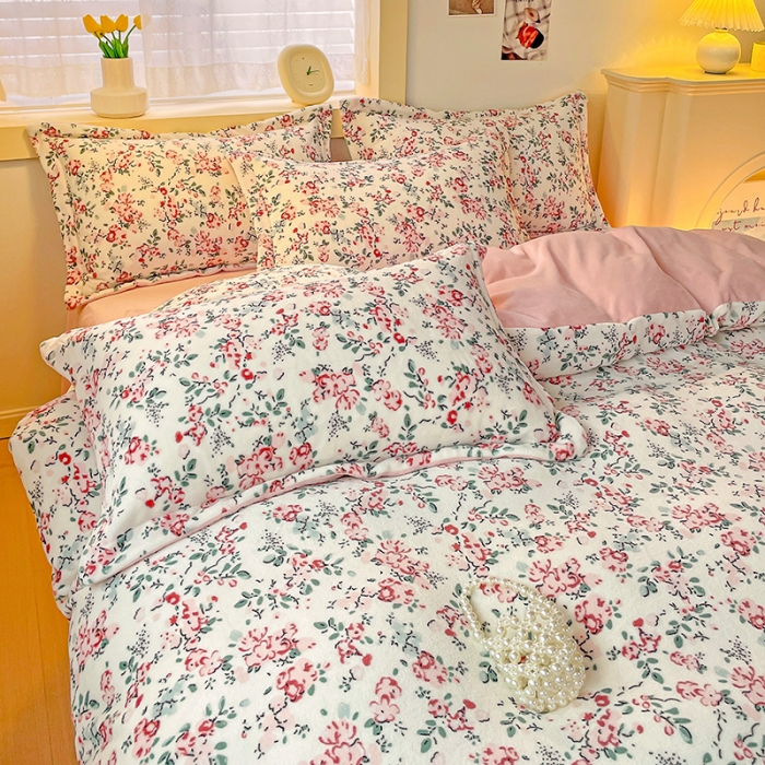 91家纺网 家纺一手货源 找家纺 畅畅家纺 2023新款活性印花小清新AB版加厚高克重法莱绒牛奶绒四件套 芳香魅影