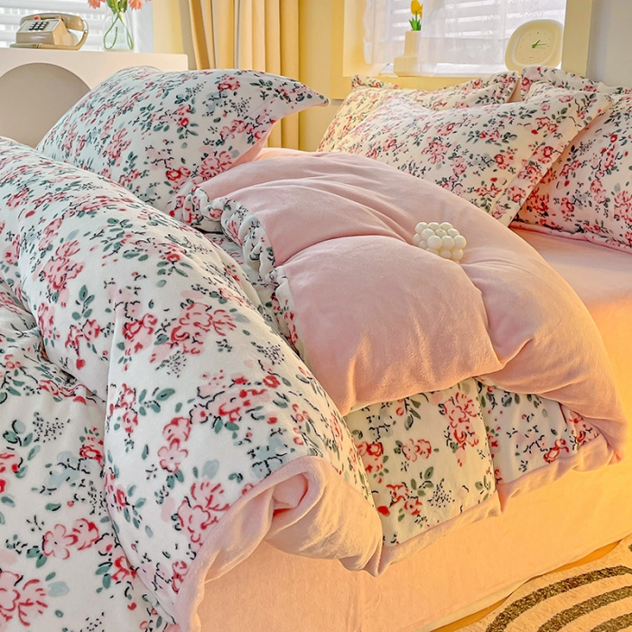 91家纺网 家纺一手货源 找家纺 畅畅家纺 2023新款活性印花小清新AB版加厚高克重法莱绒牛奶绒四件套 芳香魅影