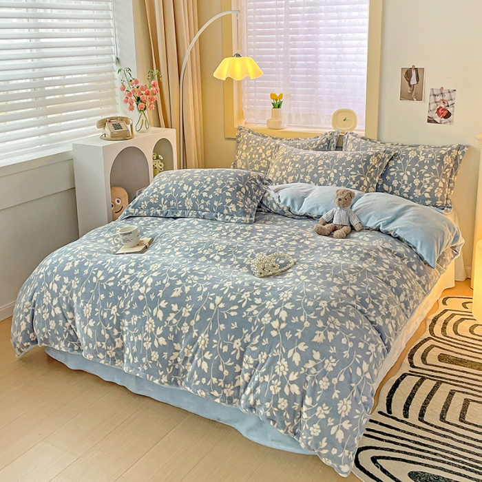 91家纺网 家纺一手货源 找家纺 畅畅家纺 2023新款活性印花小清新AB版加厚高克重法莱绒牛奶绒四件套 浪漫情调