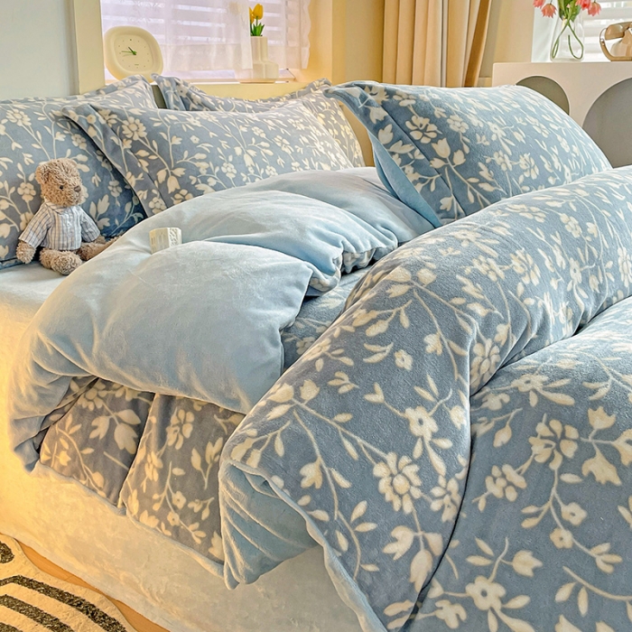 91家纺网 家纺一手货源 找家纺 畅畅家纺 2023新款活性印花小清新AB版加厚高克重法莱绒牛奶绒四件套 浪漫情调