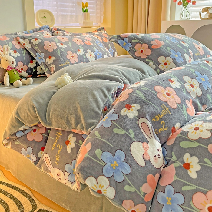 91家纺网 家纺一手货源 找家纺 畅畅家纺 2023新款活性印花小清新AB版加厚高克重法莱绒牛奶绒四件套 萌动