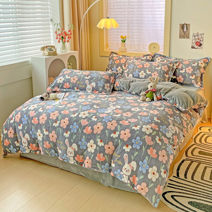 91家纺网 家纺一手货源 找家纺 畅畅家纺 2023新款活性印花小清新AB版加厚高克重法莱绒牛奶绒四件套 萌动