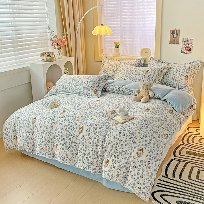 91家纺网 家纺一手货源 找家纺 畅畅家纺 2023新款活性印花小清新AB版加厚高克重法莱绒牛奶绒四件套 伊人香榭