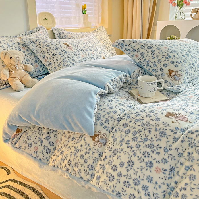 91家纺网 家纺一手货源 找家纺 畅畅家纺 2023新款活性印花小清新AB版加厚高克重法莱绒牛奶绒四件套 伊人香榭