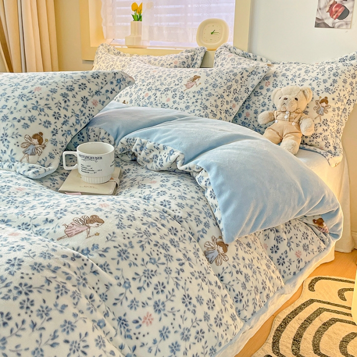 91家纺网 家纺一手货源 找家纺 畅畅家纺 2023新款活性印花小清新AB版加厚高克重法莱绒牛奶绒四件套 伊人香榭