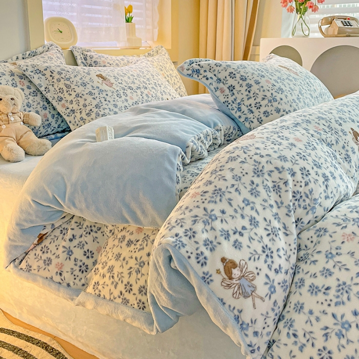 91家纺网 家纺一手货源 找家纺 畅畅家纺 2023新款活性印花小清新AB版加厚高克重法莱绒牛奶绒四件套 伊人香榭