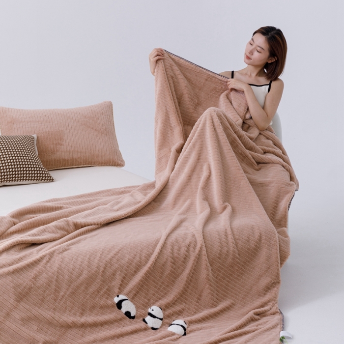 91家纺网 家纺一手货源 找家纺 法芙娜 纯色仿兔绒多功能高克重毛毯 粉色