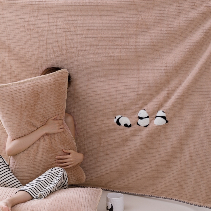 91家纺网 家纺一手货源 找家纺 法芙娜 纯色仿兔绒多功能高克重毛毯 粉色