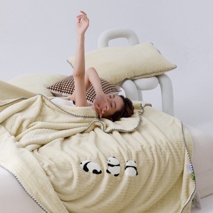 91家纺网 家纺一手货源 找家纺 法芙娜 纯色仿兔绒多功能高克重毛毯 浅绿色