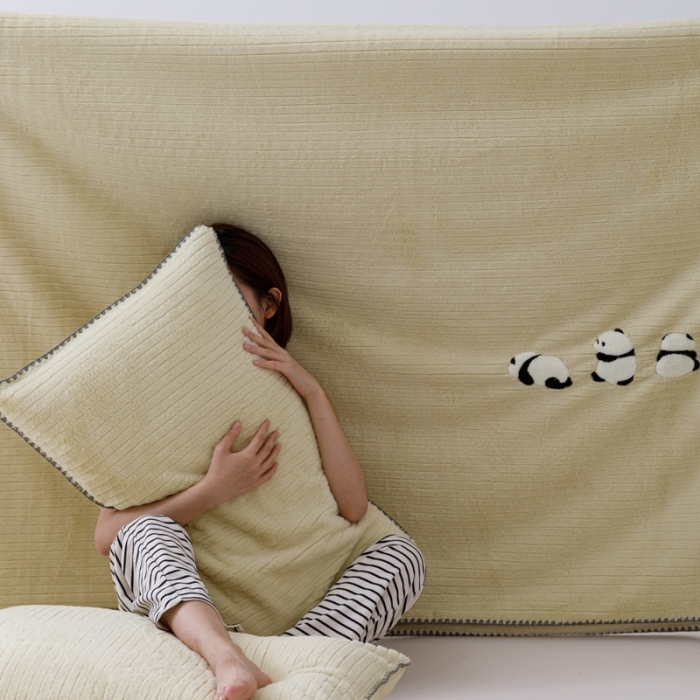 91家纺网 家纺一手货源 找家纺 法芙娜 纯色仿兔绒多功能高克重毛毯 浅绿色