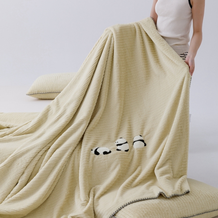 91家纺网 家纺一手货源 找家纺 法芙娜 纯色仿兔绒多功能高克重毛毯 浅绿色