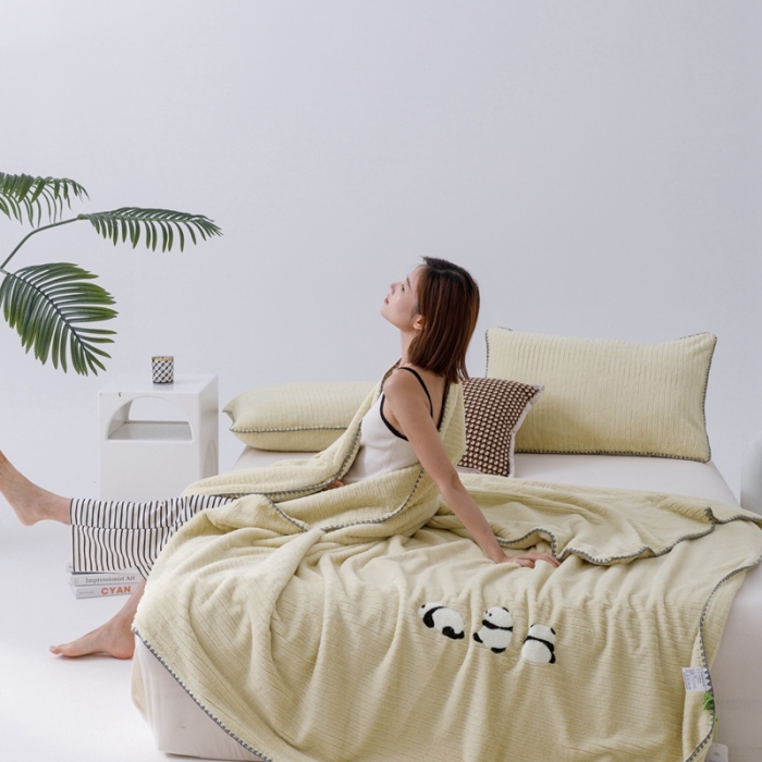 91家纺网 家纺一手货源 找家纺 法芙娜 纯色仿兔绒多功能高克重毛毯 浅绿色