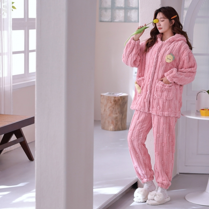 91家纺网 家纺一手货源 找家纺 洛兰沙 2023新款冬款家居服女单长款桃粉柠檬点点