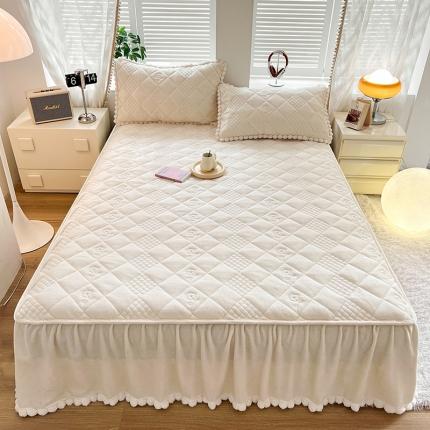 91家纺网 家纺一手货源 找家纺 （总）禧缘家纺（原梦想家） 2024新款牛奶绒球球夹棉床裙式床笠三件套