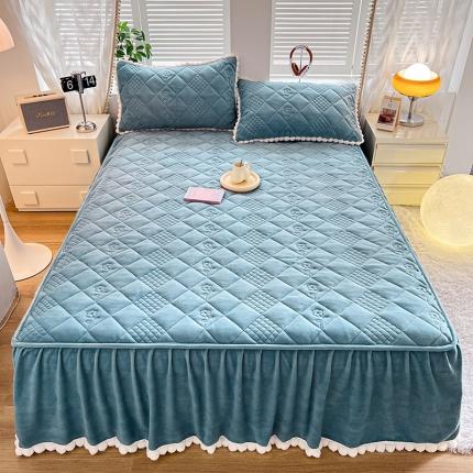 91家纺网 家纺一手货源 找家纺 （总）禧缘家纺（原梦想家） 2024新款牛奶绒球球夹棉床裙式床笠三件套