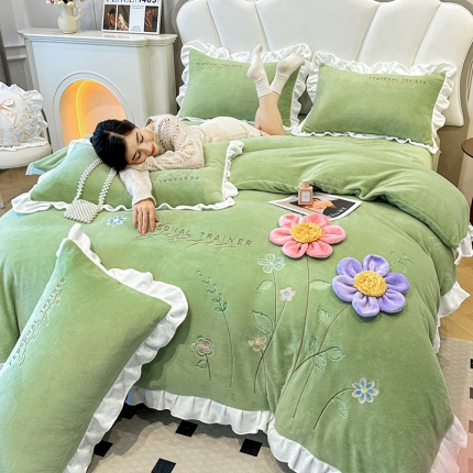 91家纺网 家纺一手货源 找家纺 苏米娜9斤230g韩版公主风立体花朵牛奶绒四件套兔毛绣花花边宝宝绒被套