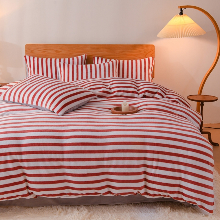 91家纺网 家纺一手货源 找家纺 2023新款无印风印花双面牛奶绒四件套 棕红条纹