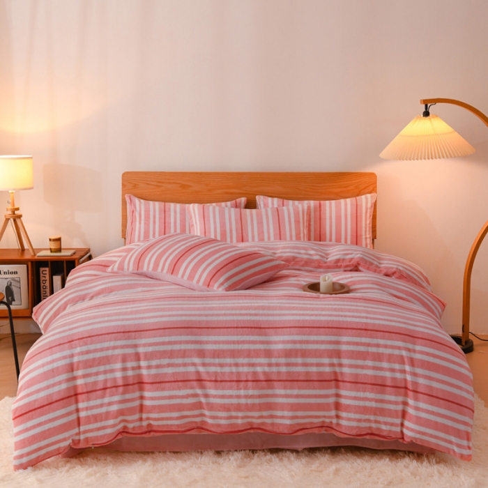 91家纺网 家纺一手货源 找家纺 2023新款无印风印花双面牛奶绒四件套 粉条纹