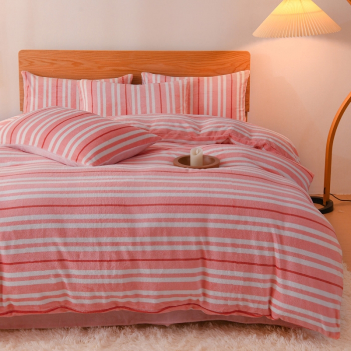 91家纺网 家纺一手货源 找家纺 2023新款无印风印花双面牛奶绒四件套 粉条纹