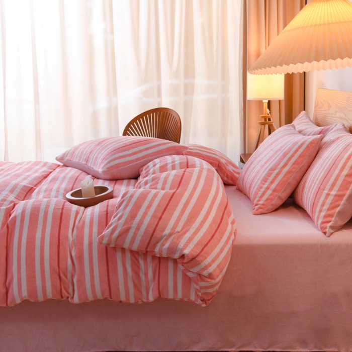 91家纺网 家纺一手货源 找家纺 2023新款无印风印花双面牛奶绒四件套 粉条纹