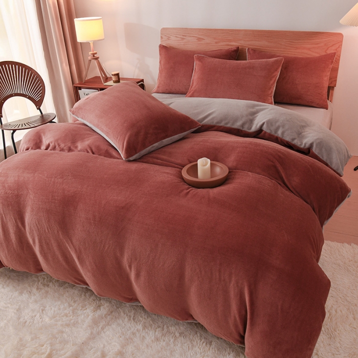 91家纺网 家纺一手货源 找家纺 2023新款无印风印花双面牛奶绒四件套 棕红浅灰