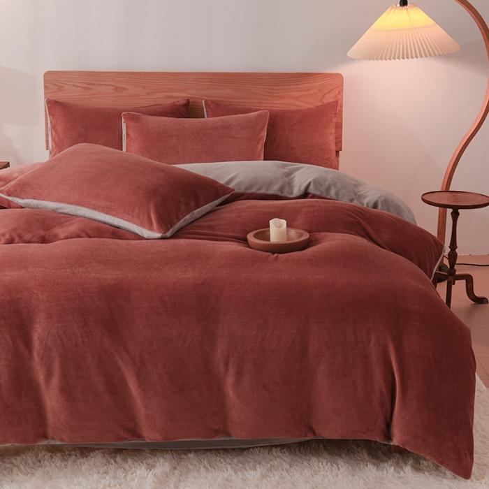 91家纺网 家纺一手货源 找家纺 2023新款无印风印花双面牛奶绒四件套 棕红浅灰