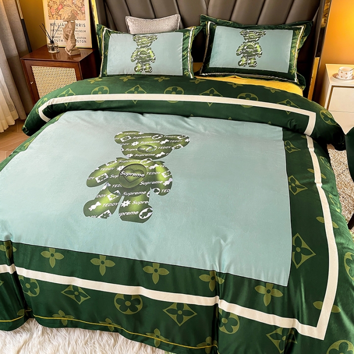 91家纺网 家纺一手货源 找家纺 宜家坊 2023新款高克重高奢云丝绒系列四件套 泰迪熊-墨绿