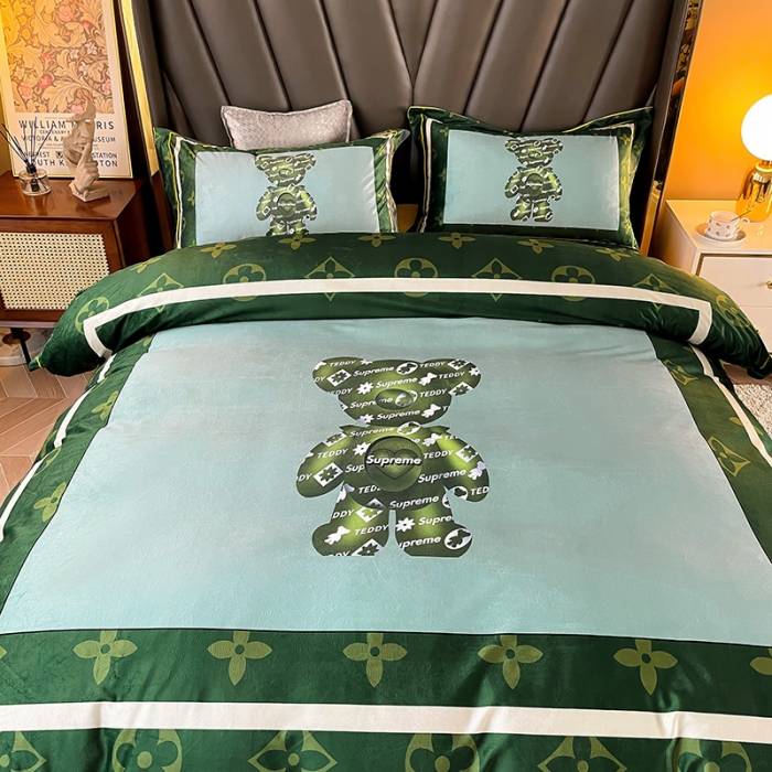 91家纺网 家纺一手货源 找家纺 宜家坊 2023新款高克重高奢云丝绒系列四件套 泰迪熊-墨绿