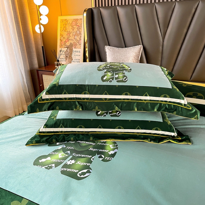 91家纺网 家纺一手货源 找家纺 宜家坊 2023新款高克重高奢云丝绒系列四件套 泰迪熊-墨绿