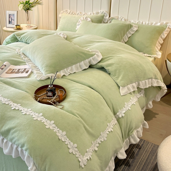 91家纺网 家纺一手货源 找家纺 2023新款韩版水溶花边牛奶绒四件套--安娜系列 安娜-清水绿