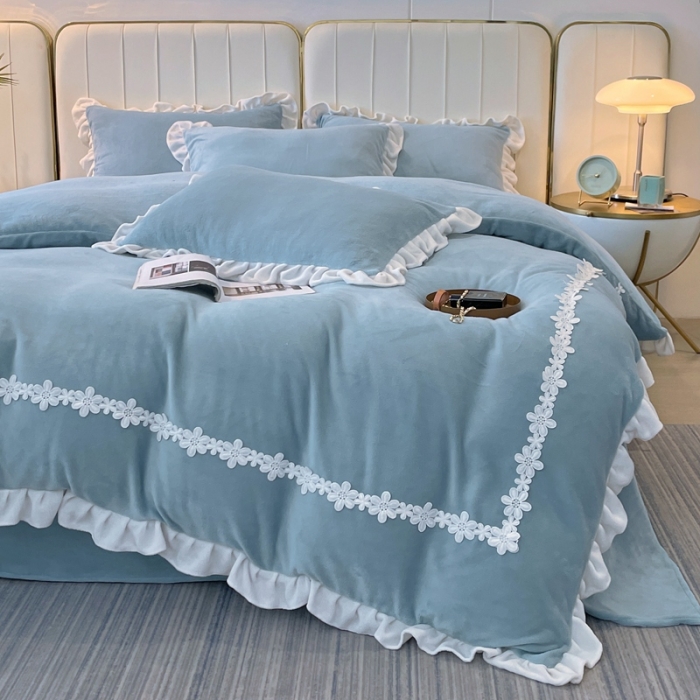 91家纺网 家纺一手货源 找家纺 2023新款韩版水溶花边牛奶绒四件套--安娜系列 安娜-天空蓝