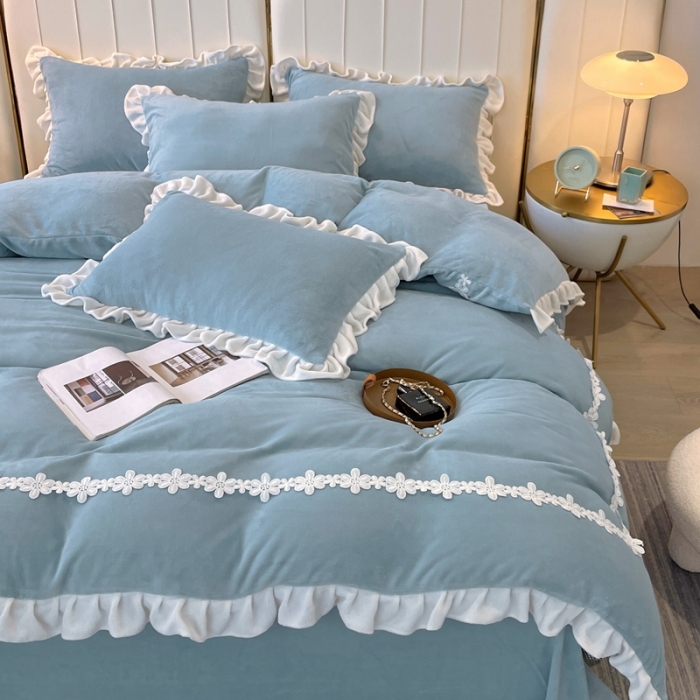 91家纺网 家纺一手货源 找家纺 2023新款韩版水溶花边牛奶绒四件套--安娜系列 安娜-天空蓝
