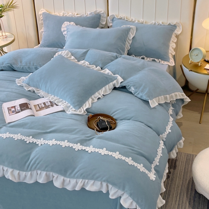 91家纺网 家纺一手货源 找家纺 2023新款韩版水溶花边牛奶绒四件套--安娜系列 安娜-天空蓝