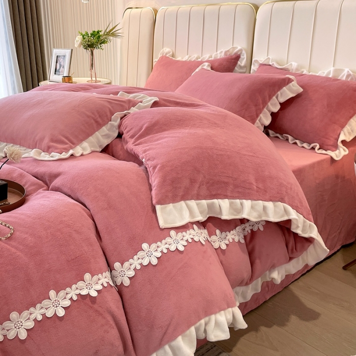 91家纺网 家纺一手货源 找家纺 2023新款韩版水溶花边牛奶绒四件套--安娜系列 安娜-甜豆沙