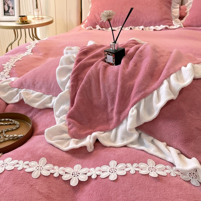 91家纺网 家纺一手货源 找家纺 2023新款韩版水溶花边牛奶绒四件套--安娜系列 安娜-甜豆沙