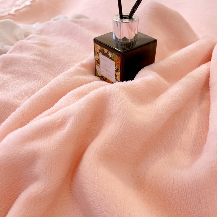 91家纺网 家纺一手货源 找家纺 2023新款韩版水溶花边牛奶绒四件套--安娜系列 安娜-仙女粉