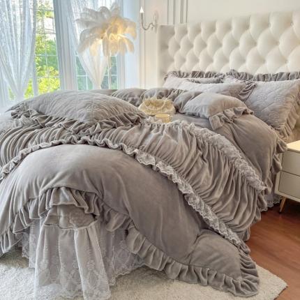 91家纺网 家纺一手货源 找家纺 （总）乐朵家居 2025秋冬 爱莎牛奶绒+朗思汀自发热夹棉床盖四件套