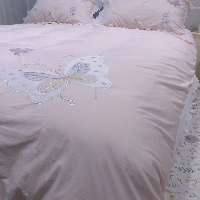 91家纺网 家纺一手货源 找家纺 （总）2023新款A类母婴级全棉水洗棉绣花四件套--蝴蝶夫人系列实拍图