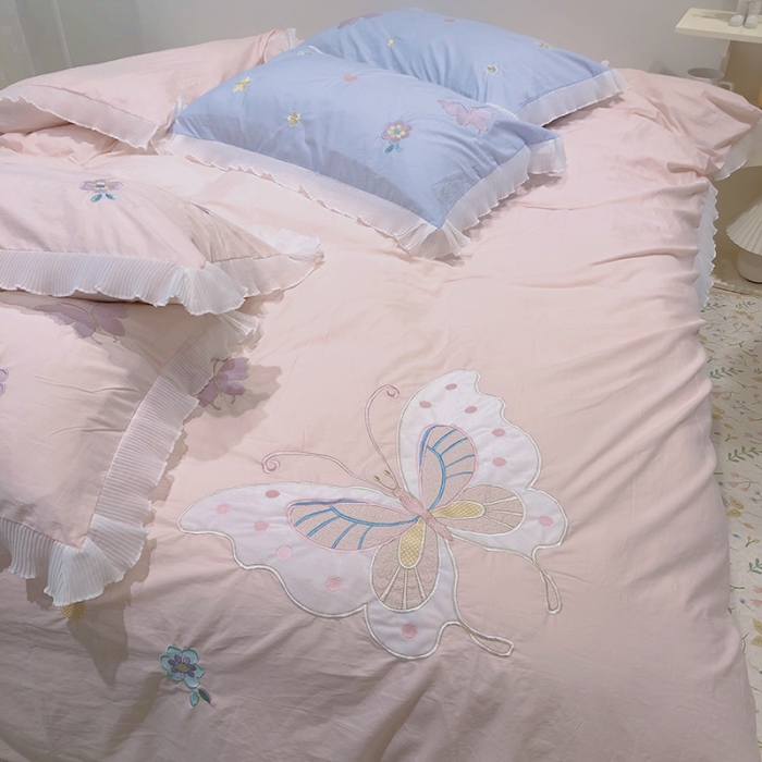91家纺网 家纺一手货源 找家纺 （总）2023新款A类母婴级全棉水洗棉绣花四件套--蝴蝶夫人系列实拍图