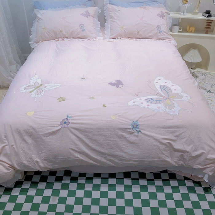 91家纺网 家纺一手货源 找家纺 （总）2023新款A类母婴级全棉水洗棉绣花四件套--蝴蝶夫人系列实拍图