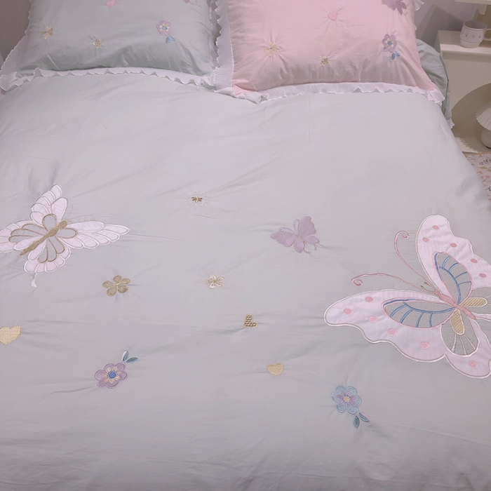 91家纺网 家纺一手货源 找家纺 2023新款A类母婴级全棉水洗棉绣花四件套--蝴蝶夫人系列实拍图 蝴蝶夫人-绿