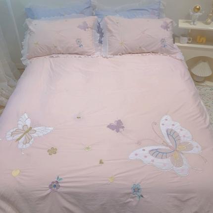 91家纺网 家纺一手货源 找家纺 2023新款A类母婴级全棉水洗棉绣花四件套--蝴蝶夫人系列实拍图 蝴蝶夫人-粉