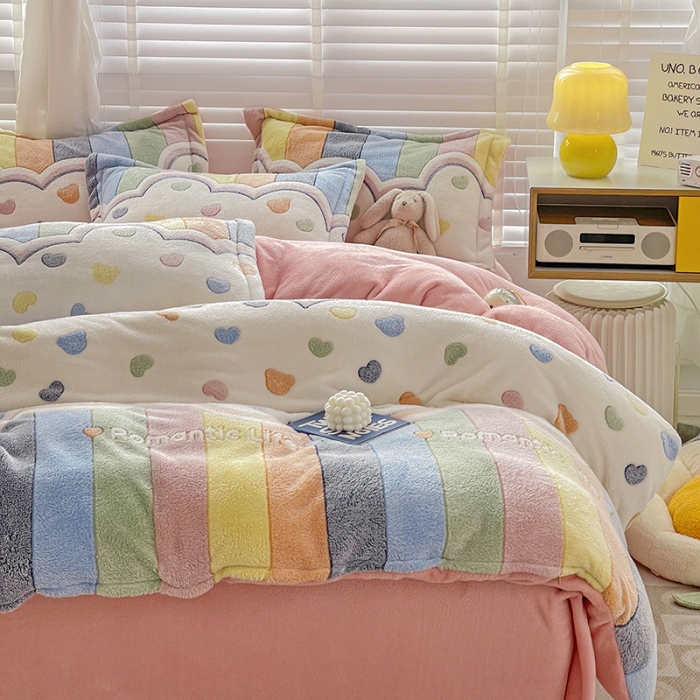 91家纺网 家纺一手货源 找家纺 宜家坊 2023新款高克重立体雪花绒四件套 系列一 爱心彩虹