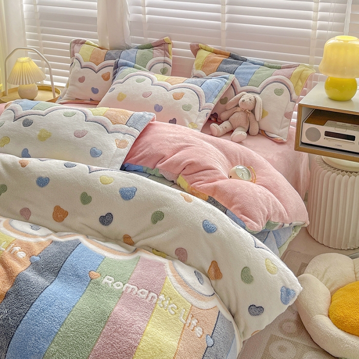 91家纺网 家纺一手货源 找家纺 宜家坊 2023新款高克重立体雪花绒四件套 系列一 爱心彩虹