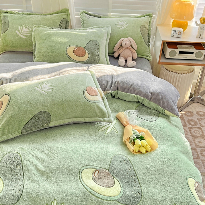 91家纺网 家纺一手货源 找家纺 宜家坊 2023新款高克重立体雪花绒四件套 系列一 爱心牛油果