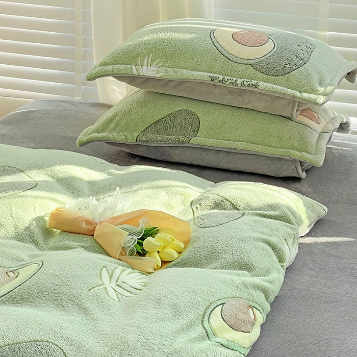 91家纺网 家纺一手货源 找家纺 宜家坊 2023新款高克重立体雪花绒四件套 系列一 爱心牛油果