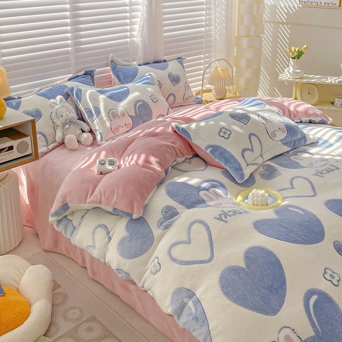 91家纺网 家纺一手货源 找家纺 宜家坊 2023新款高克重立体雪花绒四件套 系列一 爱心兔