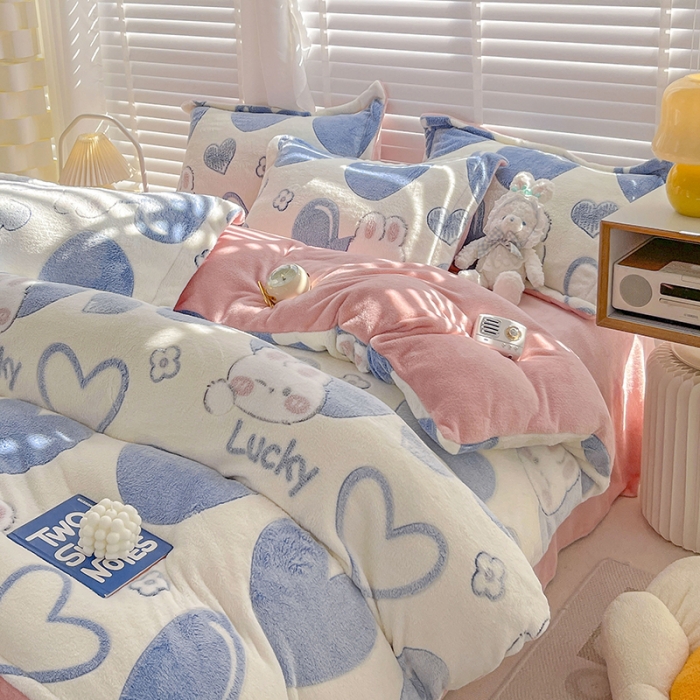 91家纺网 家纺一手货源 找家纺 宜家坊 2023新款高克重立体雪花绒四件套 系列一 爱心兔