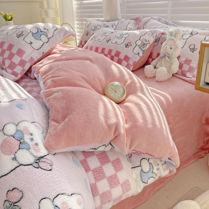 91家纺网 家纺一手货源 找家纺 宜家坊 2023新款高克重立体雪花绒四件套 系列一 爱心熊