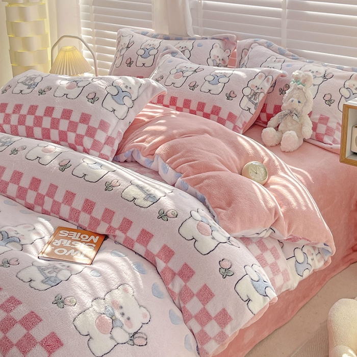 91家纺网 家纺一手货源 找家纺 宜家坊 2023新款高克重立体雪花绒四件套 系列一 爱心熊